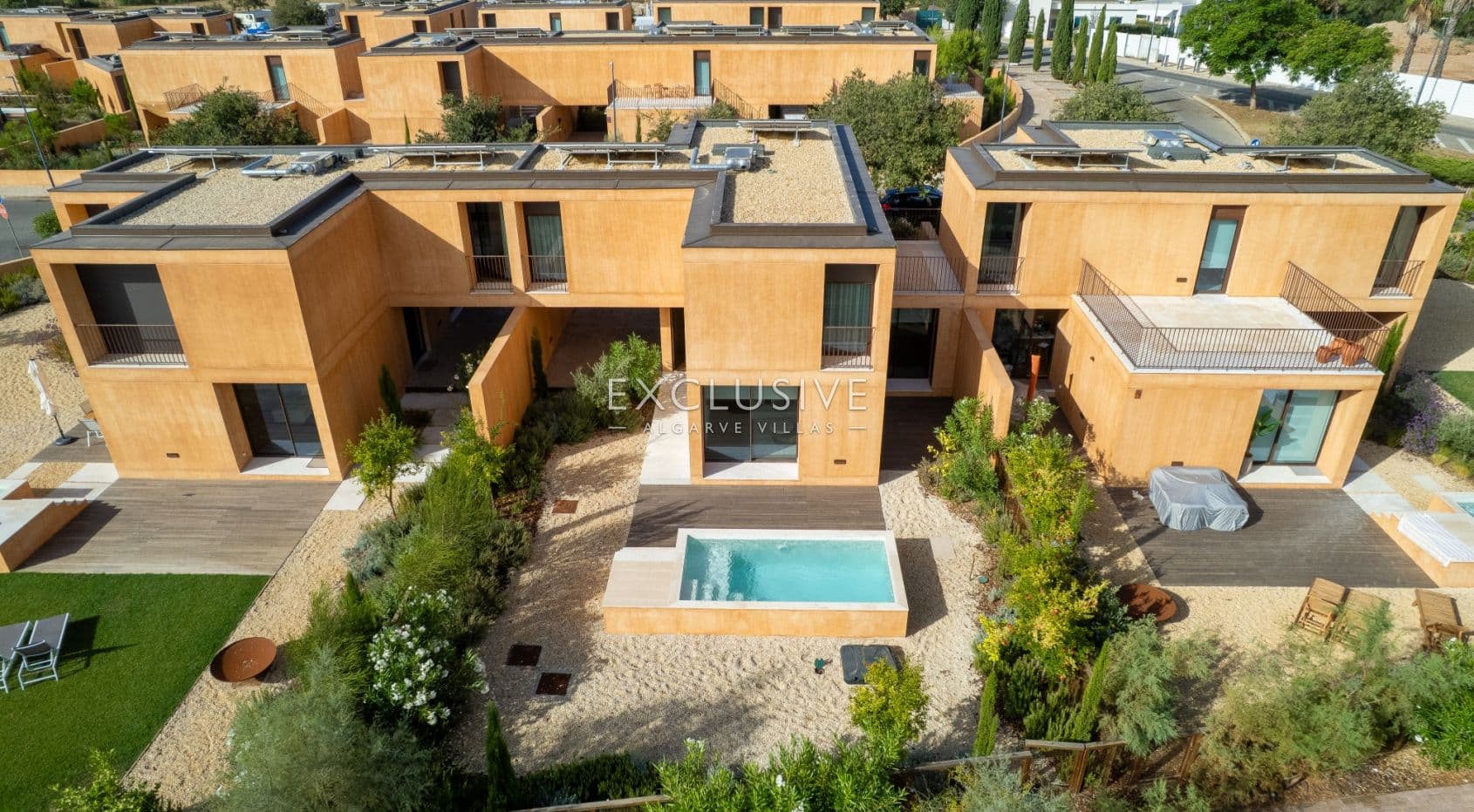 een luxe villa met 3 slaapkamers, privézwembad en tuin in Vilamoura