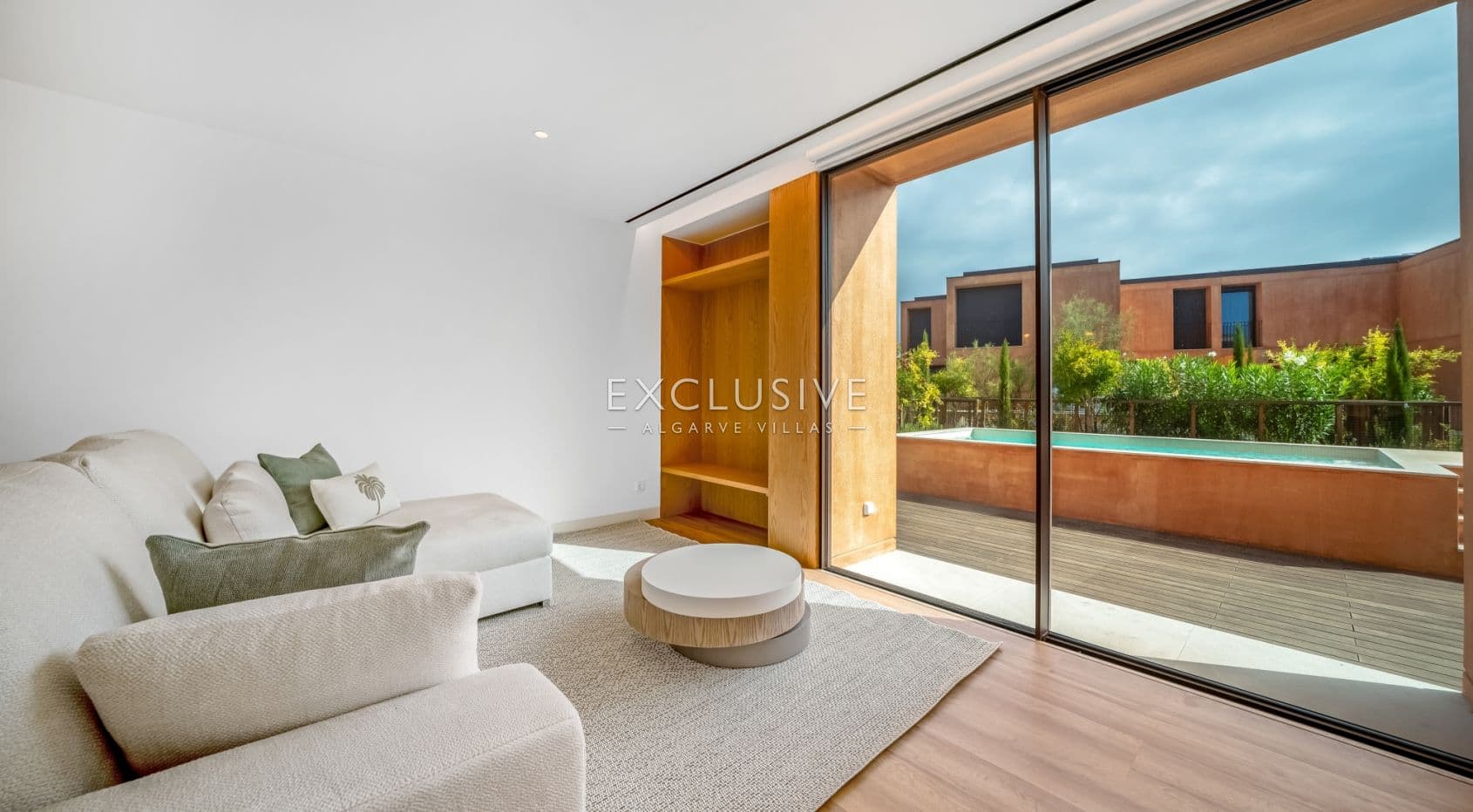 een luxe villa met 3 slaapkamers, privézwembad en tuin in Vilamoura