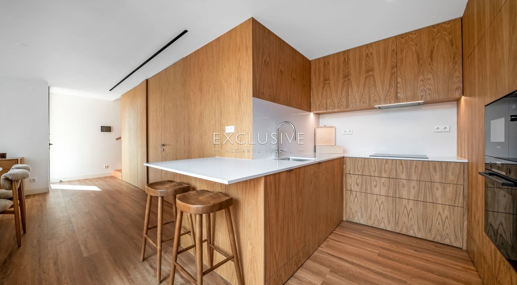 een luxe villa met 3 slaapkamers, privézwembad en tuin in Vilamoura