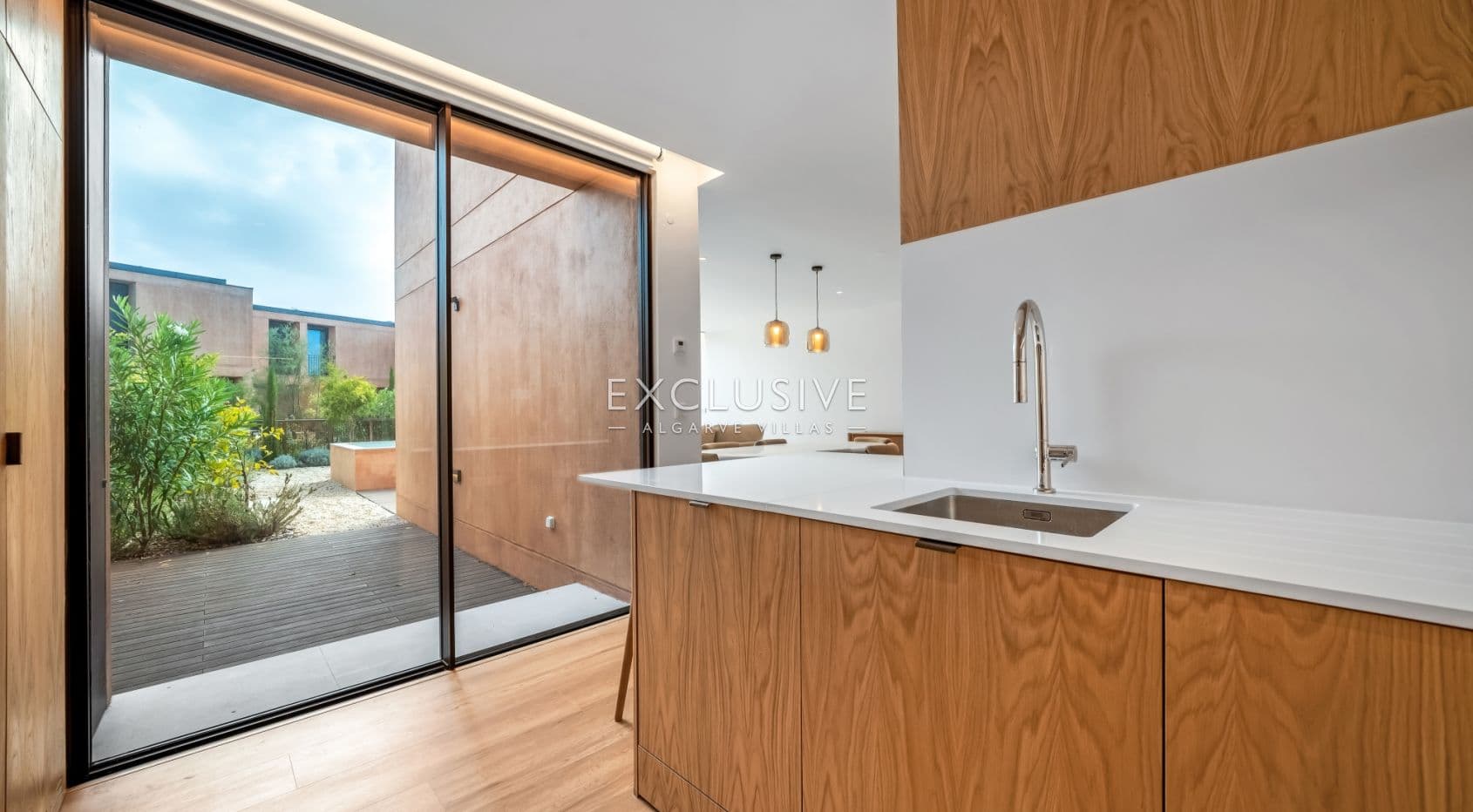 een luxe villa met 3 slaapkamers, privézwembad en tuin in Vilamoura