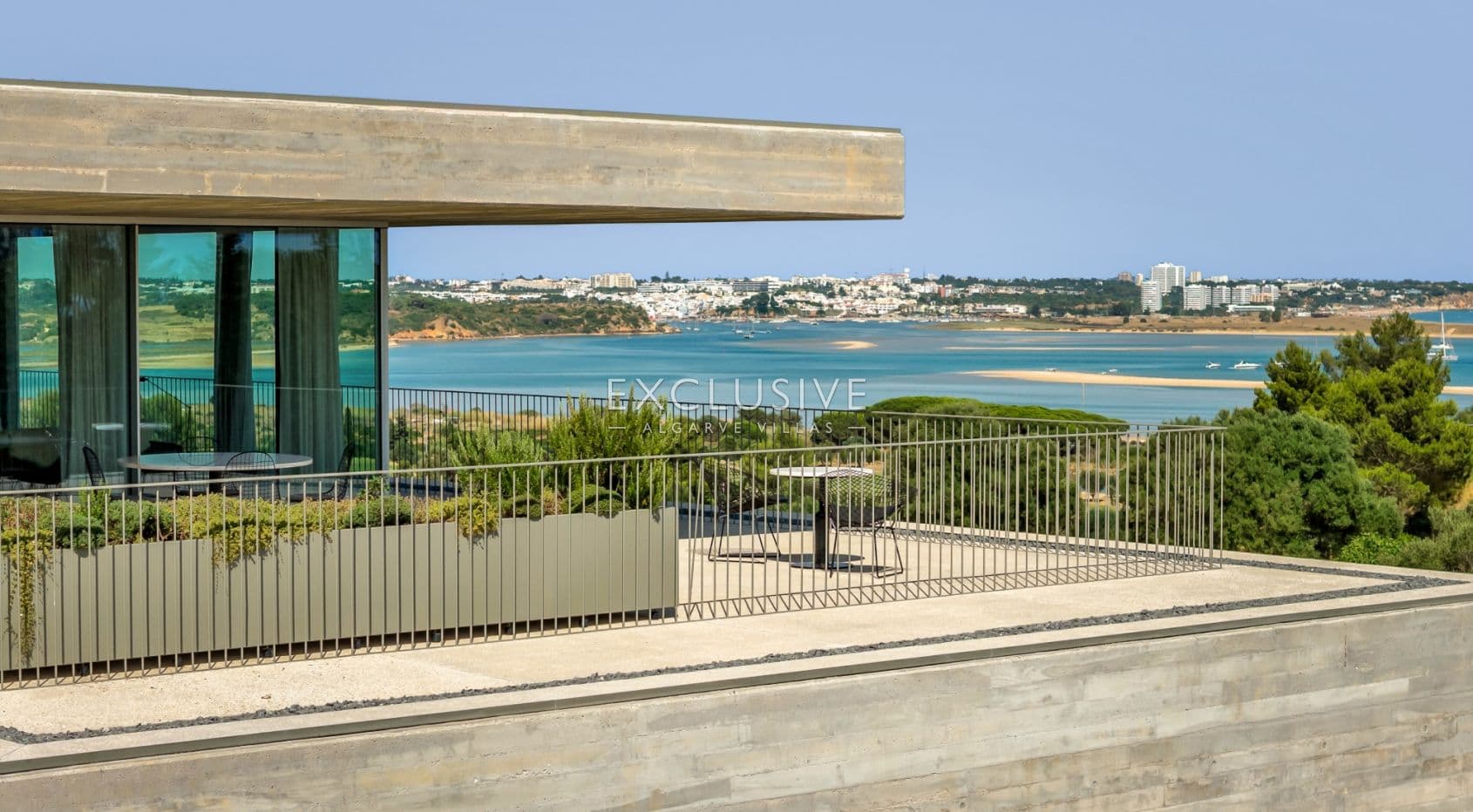 Moderne Villa mit 5 Schlafzimmern und Blick auf das Meer und den Golfplatz im Palmares Golf Resort-1