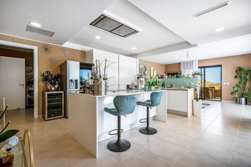 South-east facing Contemporary 4 Bedroom Villa with Pool north of Portimao, Algarve
