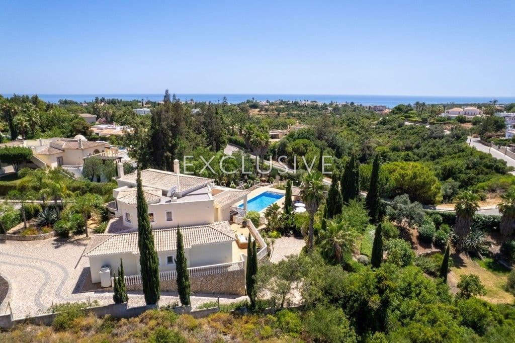 Moderne Villa mit 4 Schlafzimmern, traditionellen portugiesischen Elementen, Pool und Meerblick zu v-2