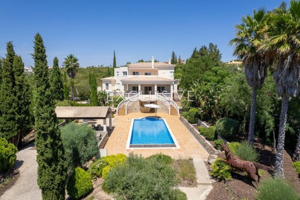 Moderne Villa mit 4 Schlafzimmern, traditionellen portugiesischen Elementen, Pool und Meerblick zu v-1