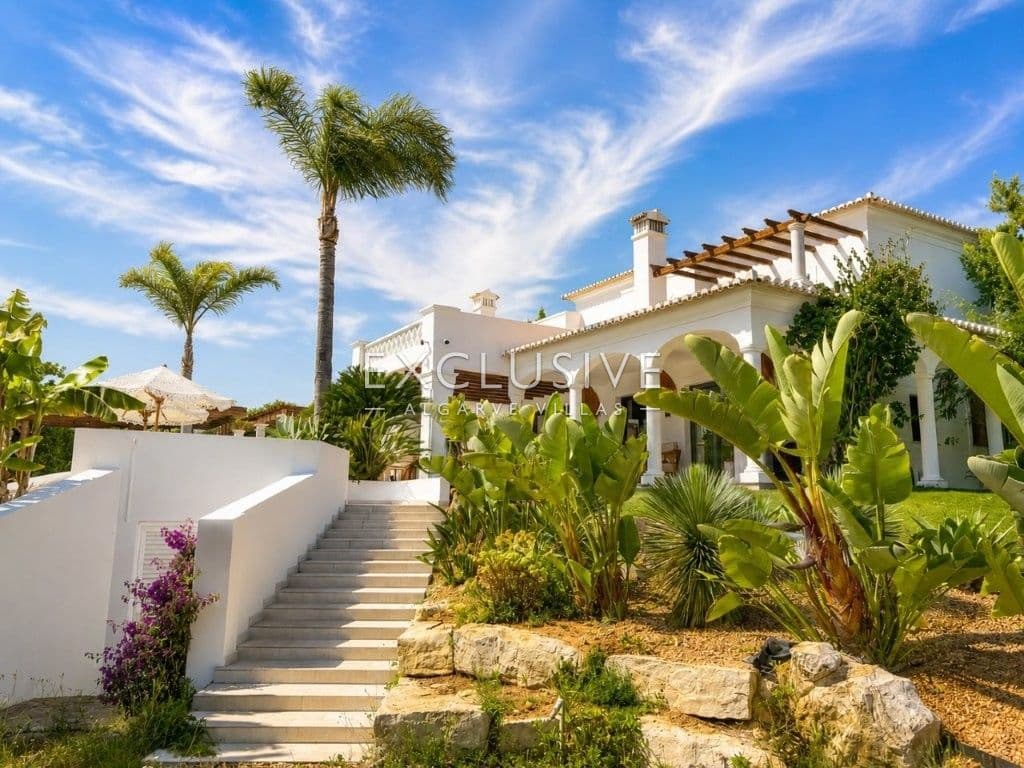 Luxe, gerenoveerde villa met 4 slaapkamers en zwembad in Carvoeiro, Algarve