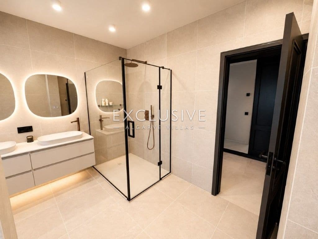 Luxe, gerenoveerde villa met 4 slaapkamers en zwembad in Carvoeiro, Algarve