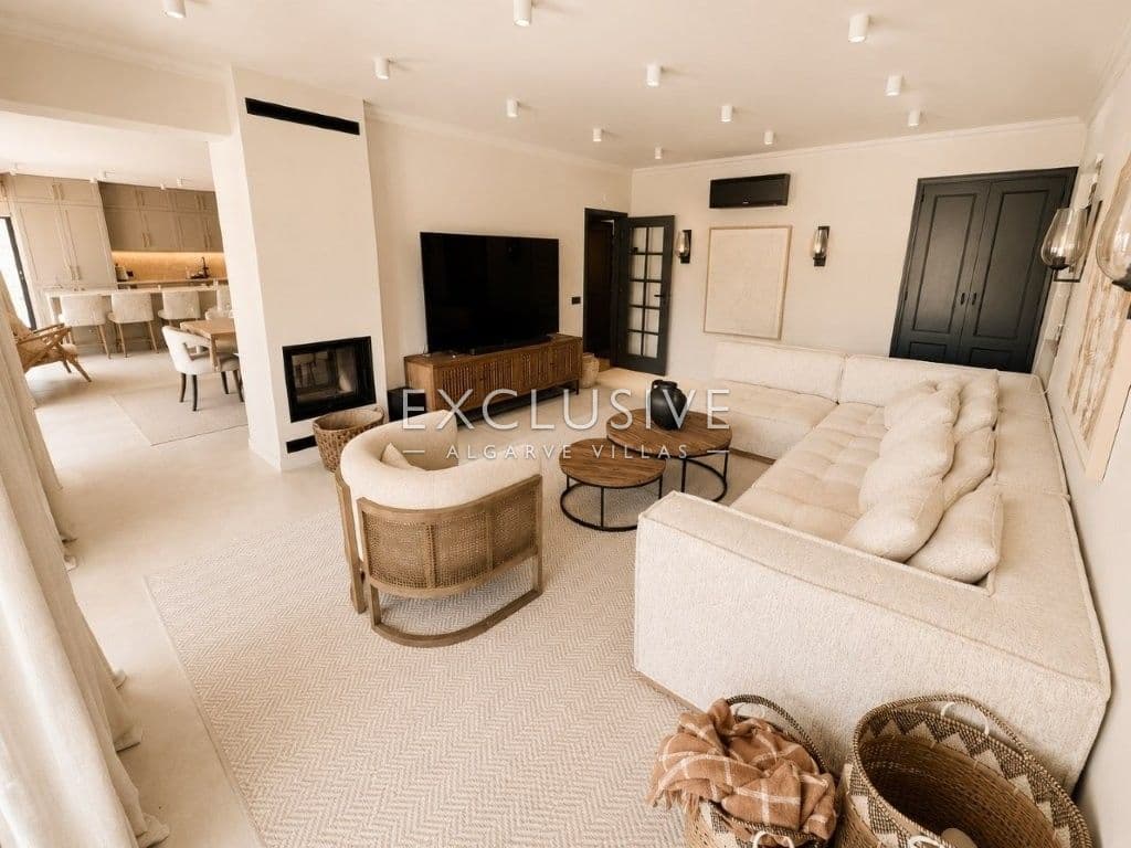 Luxe, gerenoveerde villa met 4 slaapkamers en zwembad in Carvoeiro, Algarve