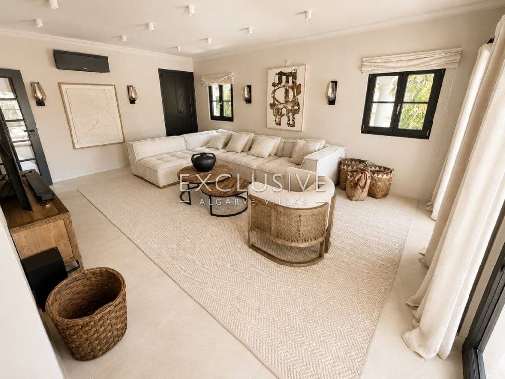 Luxe, gerenoveerde villa met 4 slaapkamers en zwembad in Carvoeiro, Algarve