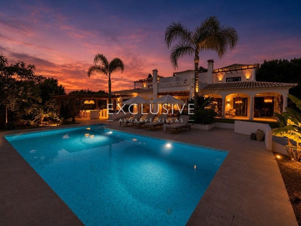 Luxe, gerenoveerde villa met 4 slaapkamers en zwembad in Carvoeiro, Algarve
