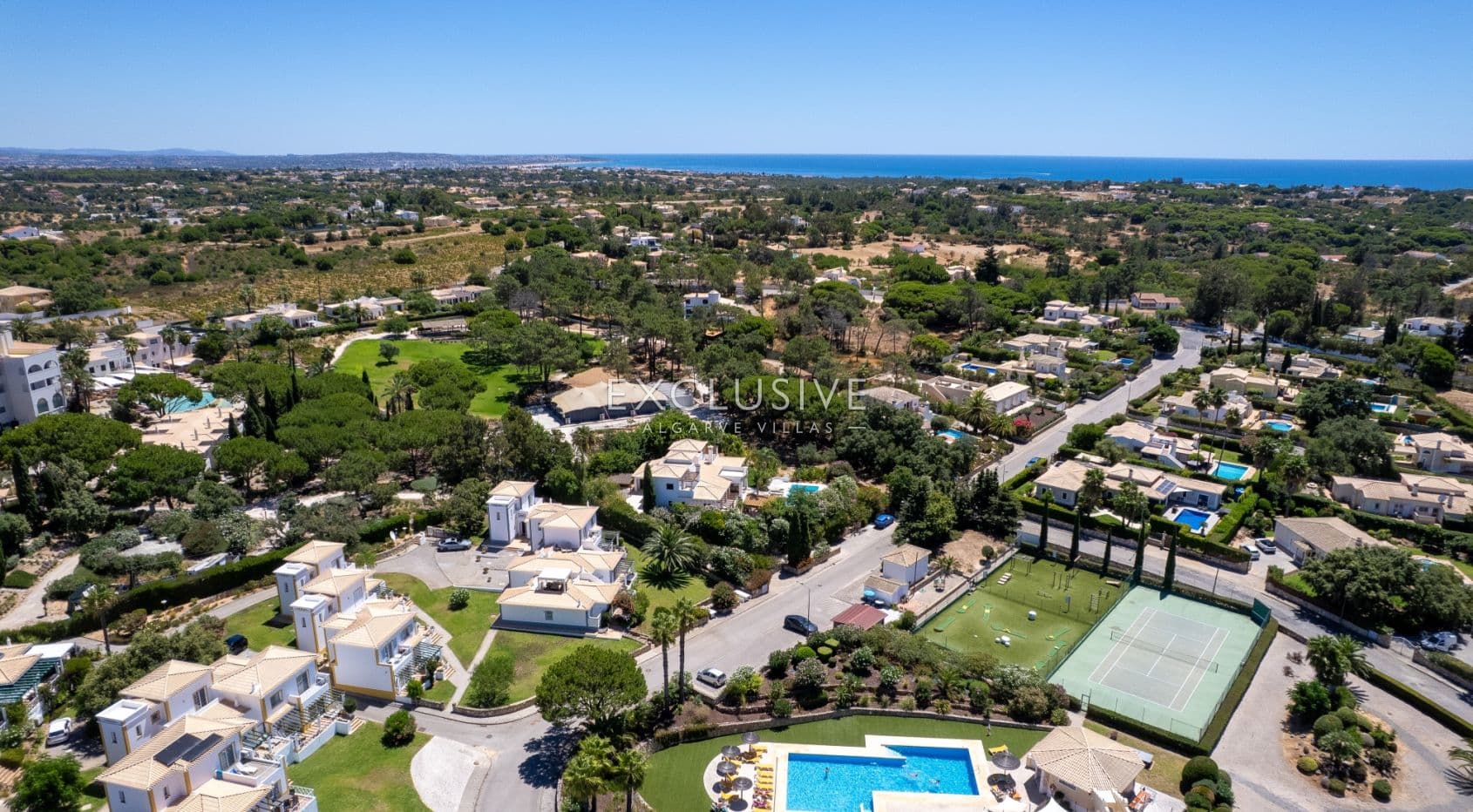 Luxe, gerenoveerde villa met 4 slaapkamers en zwembad in Carvoeiro, Algarve