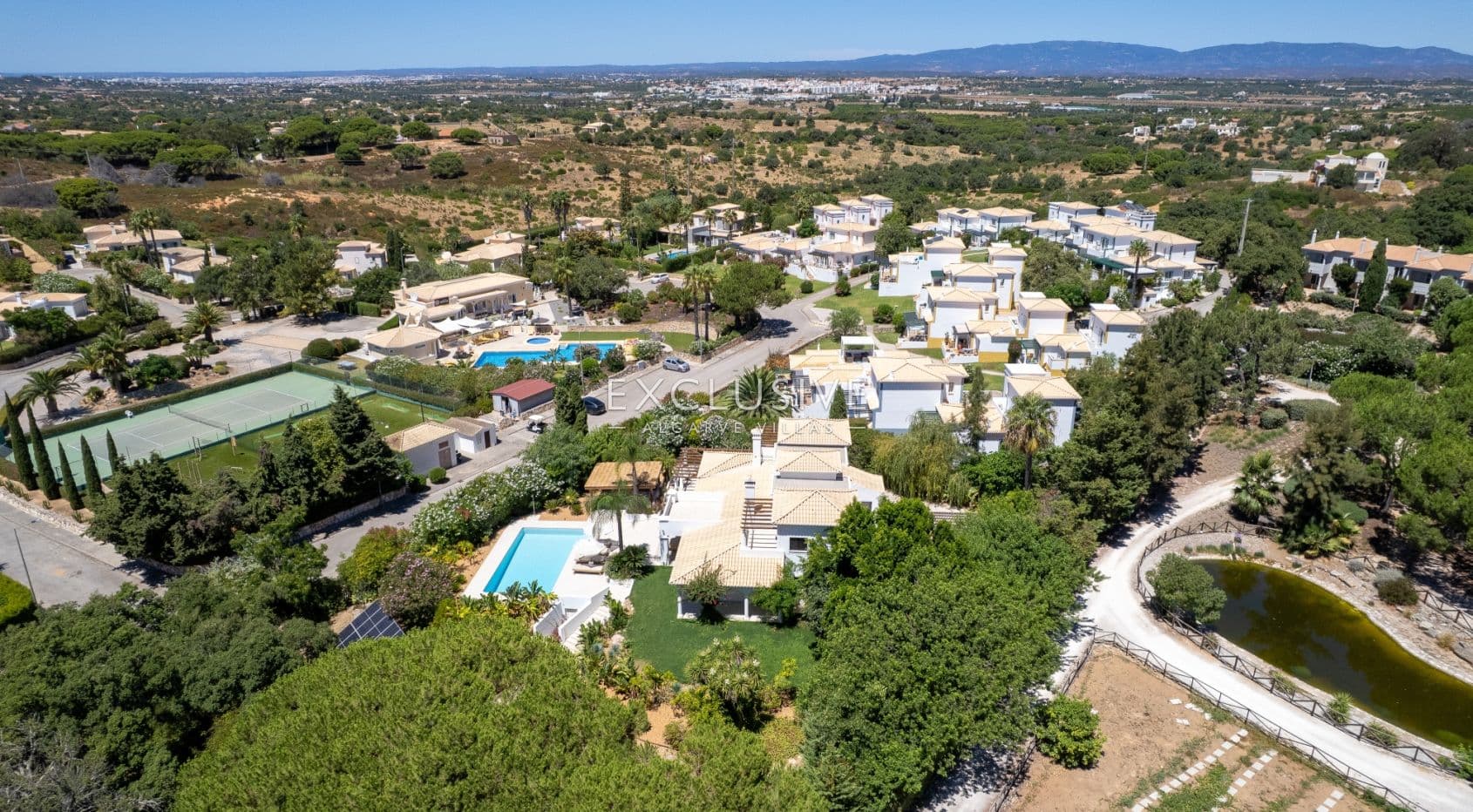 Luxe, gerenoveerde villa met 4 slaapkamers en zwembad in Carvoeiro, Algarve