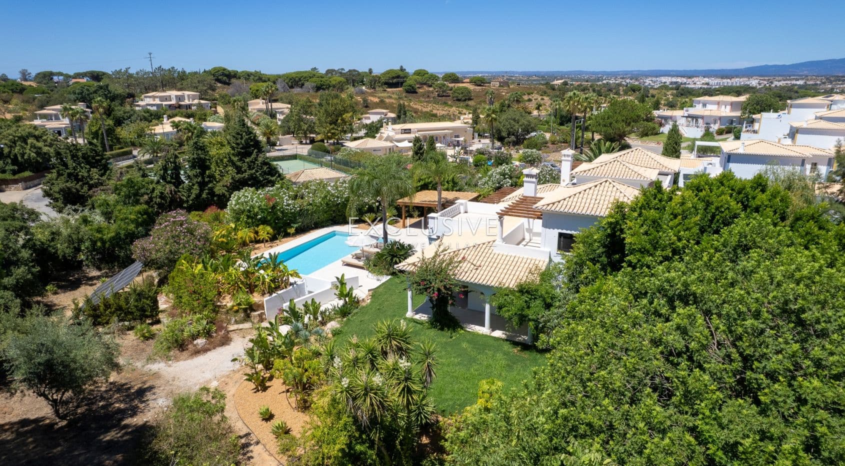 Luxe, gerenoveerde villa met 4 slaapkamers en zwembad in Carvoeiro, Algarve