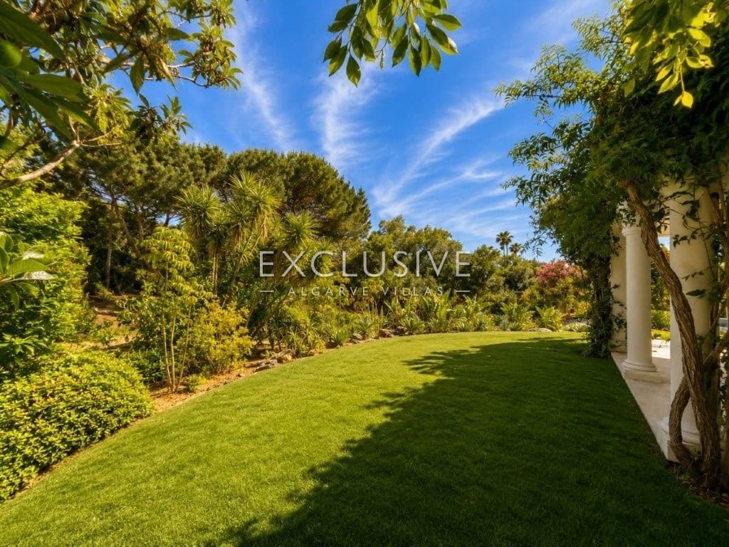 Luxury Renovated 4 Bedroom Villa with Pool in Carvoeiro, Algarve