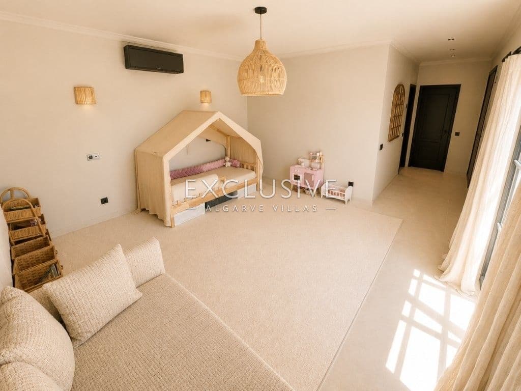Luxury Renovated 4 Bedroom Villa with Pool in Carvoeiro, Algarve