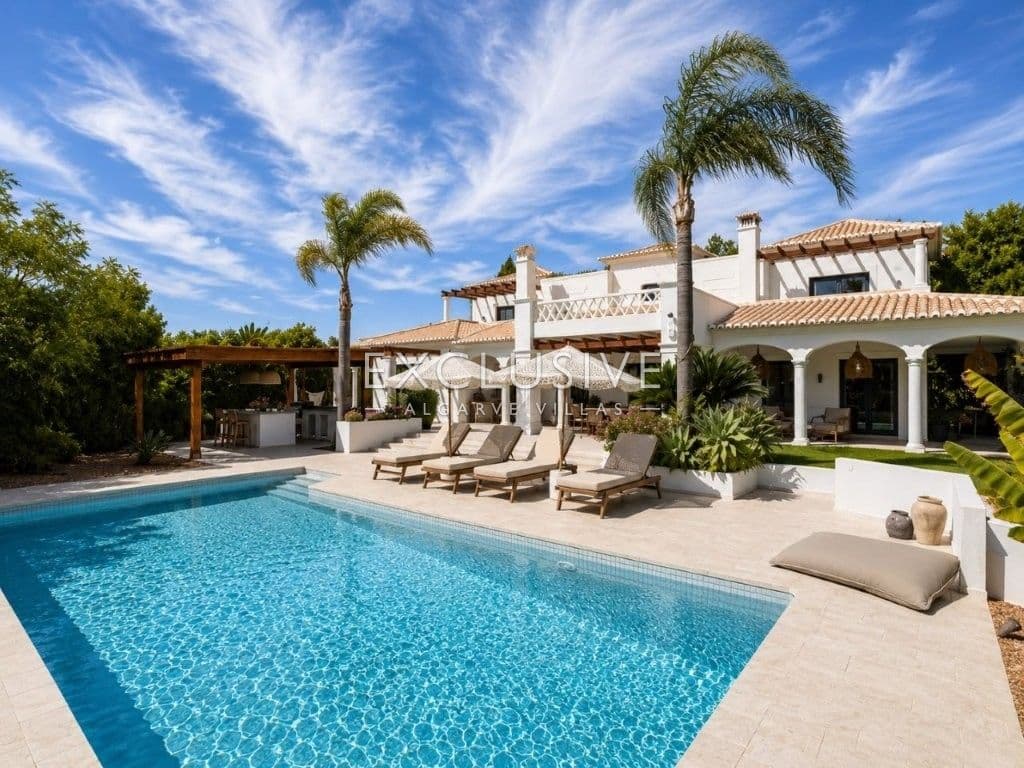 Luxuriös renovierte Villa mit 4 Schlafzimmern und Pool in Carvoeiro an der Algarve-1
