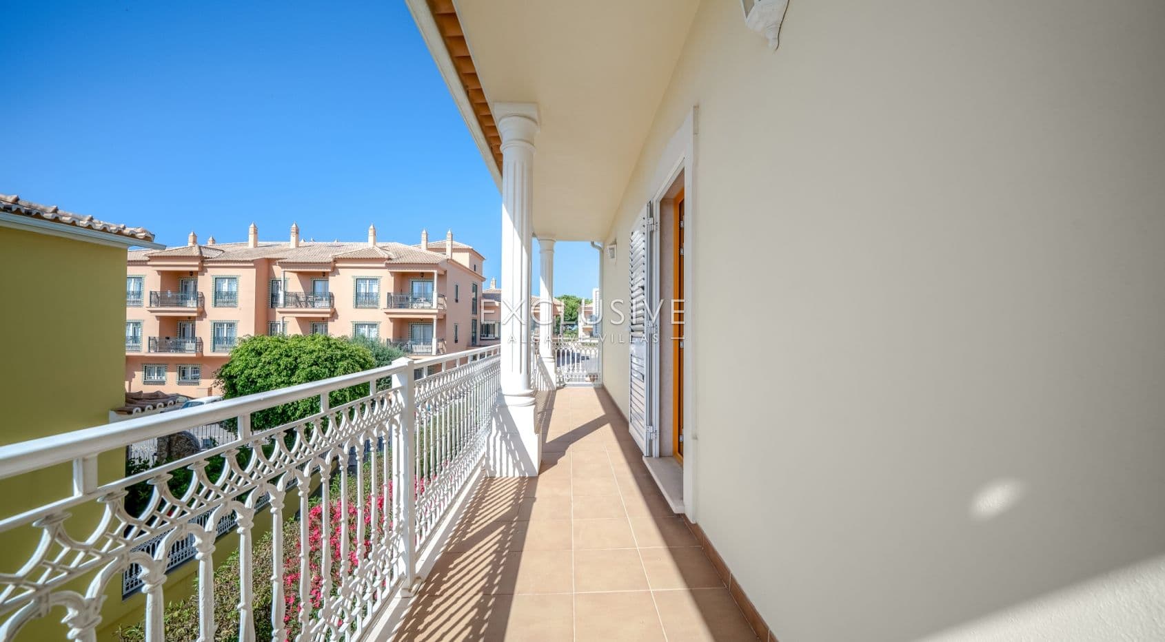 Sea View Villa in Santa Eulália, Walking Distance to the Beach, Albufeira