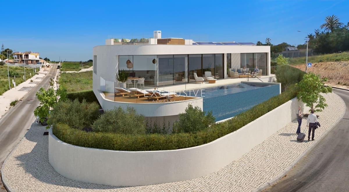 Hoogwaardige moderne villa met uitzicht op zee, op loopafstand van het strand, te koop in Lagos 