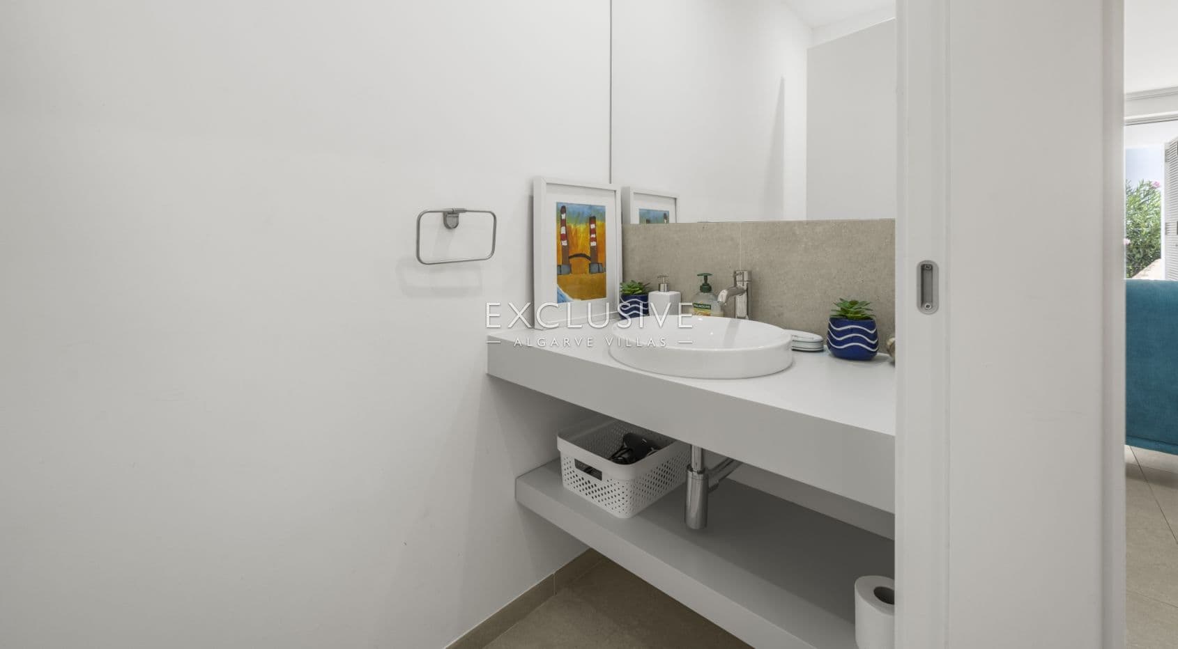 Modernes Reihenhaus in einer privaten Wohnanlage im Zentrum von Lagos