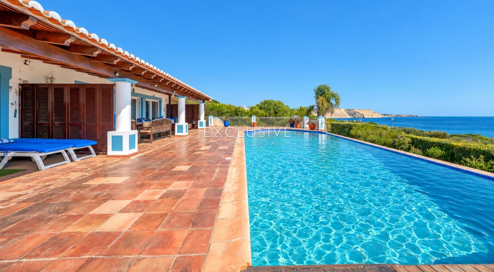 Sea front villa in Praia da Luz, Lagos