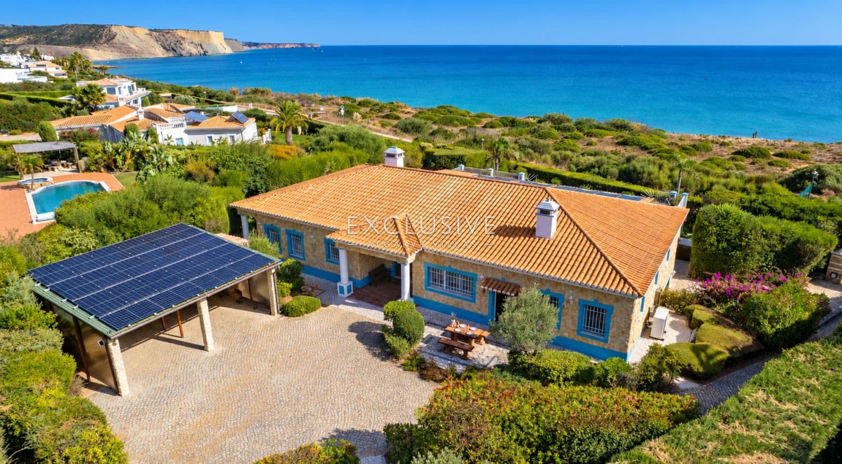 Sea front villa in Praia da Luz, Lagos
