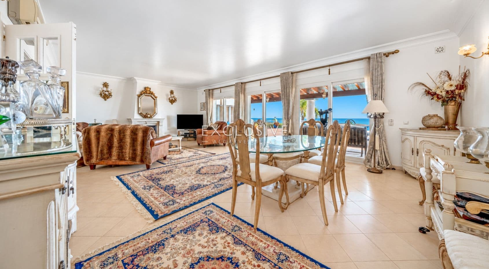 Sea front villa in Praia da Luz, Lagos
