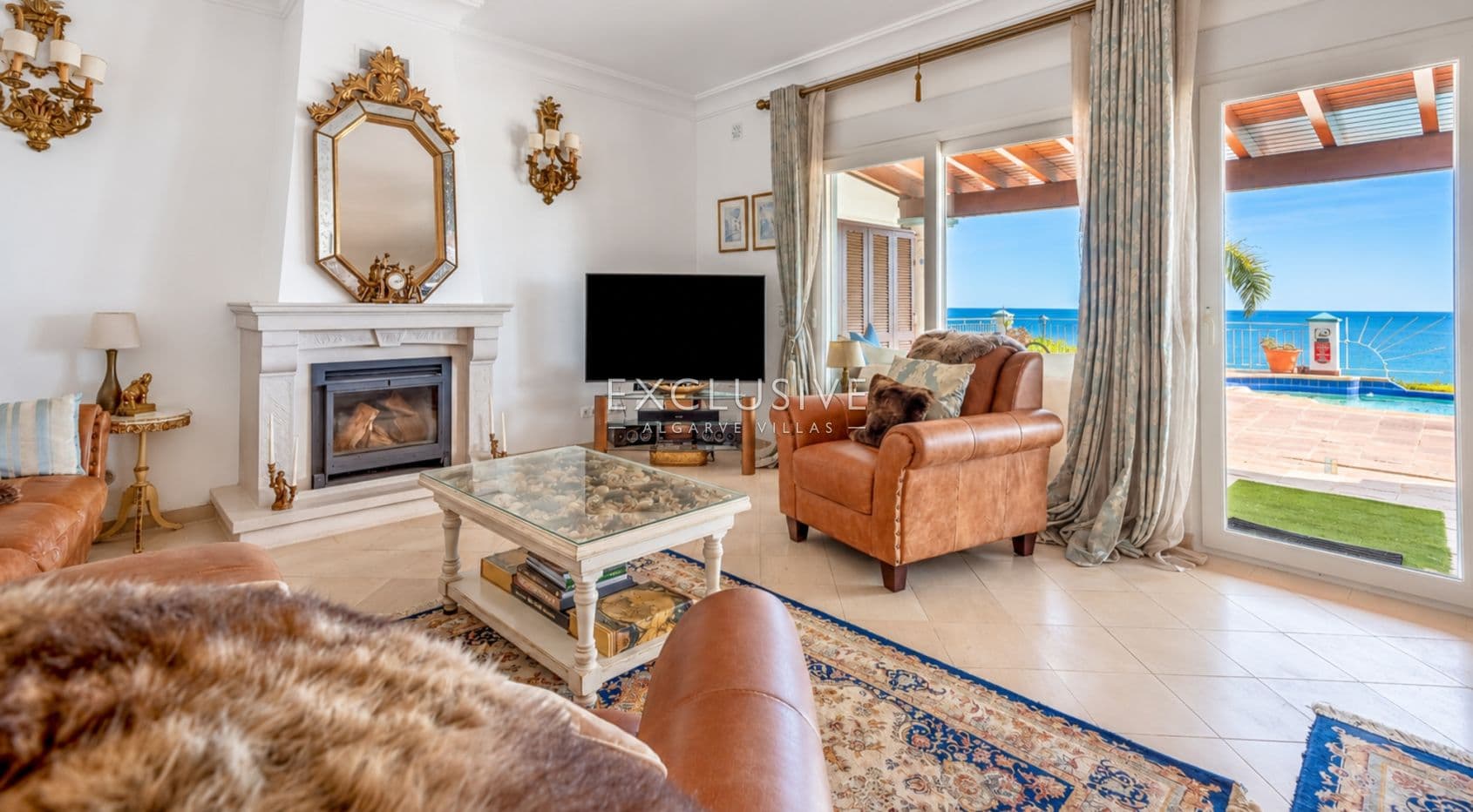 Sea front villa in Praia da Luz, Lagos