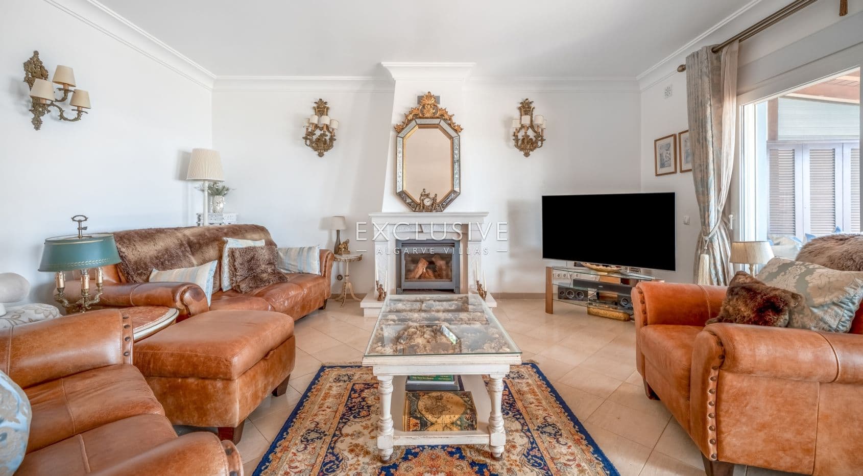Sea front villa in Praia da Luz, Lagos