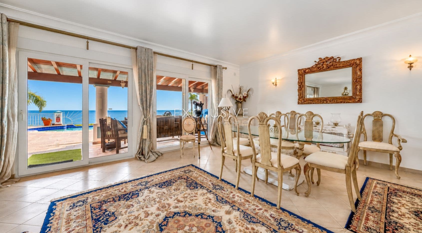 Sea front villa in Praia da Luz, Lagos