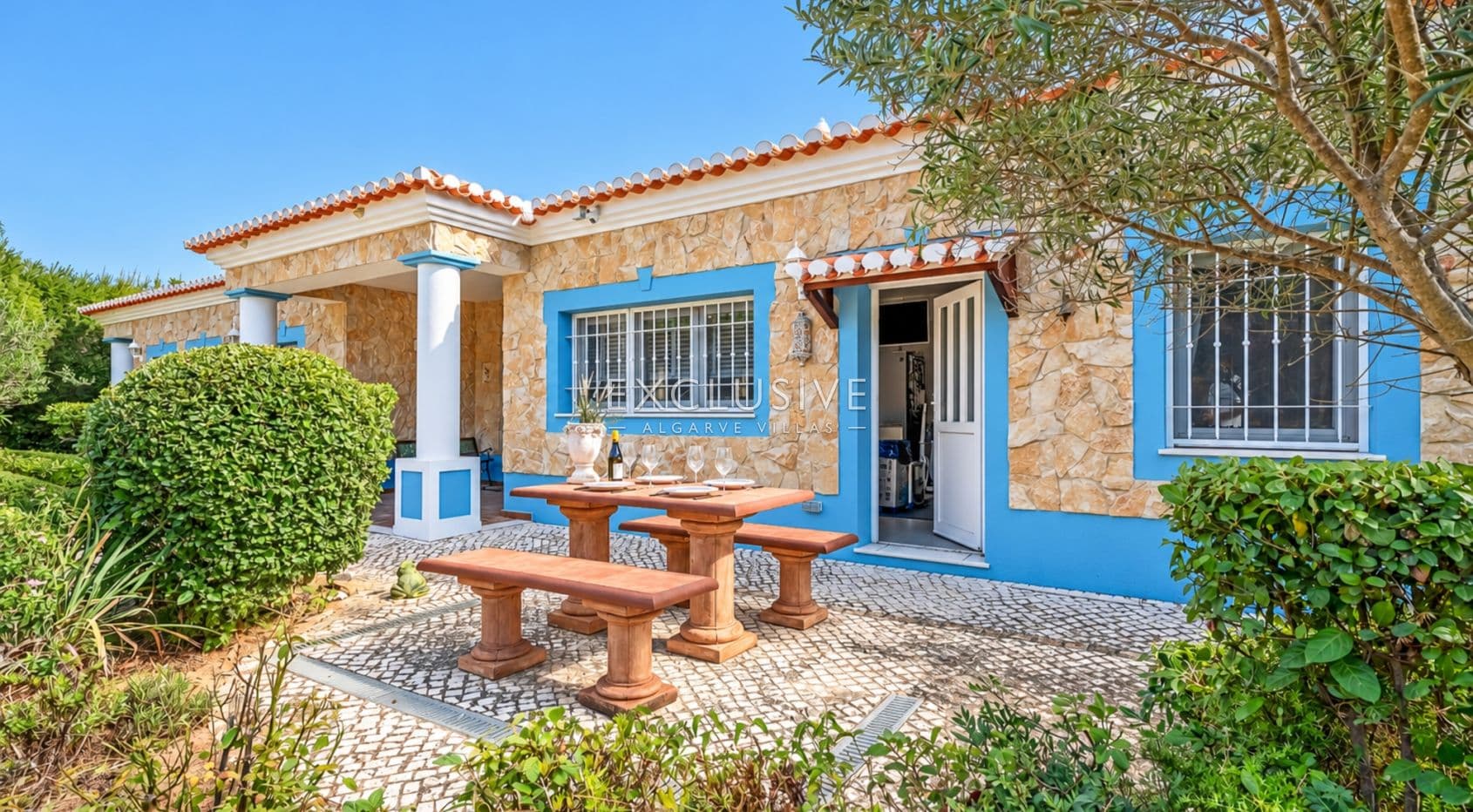 Sea front villa in Praia da Luz, Lagos