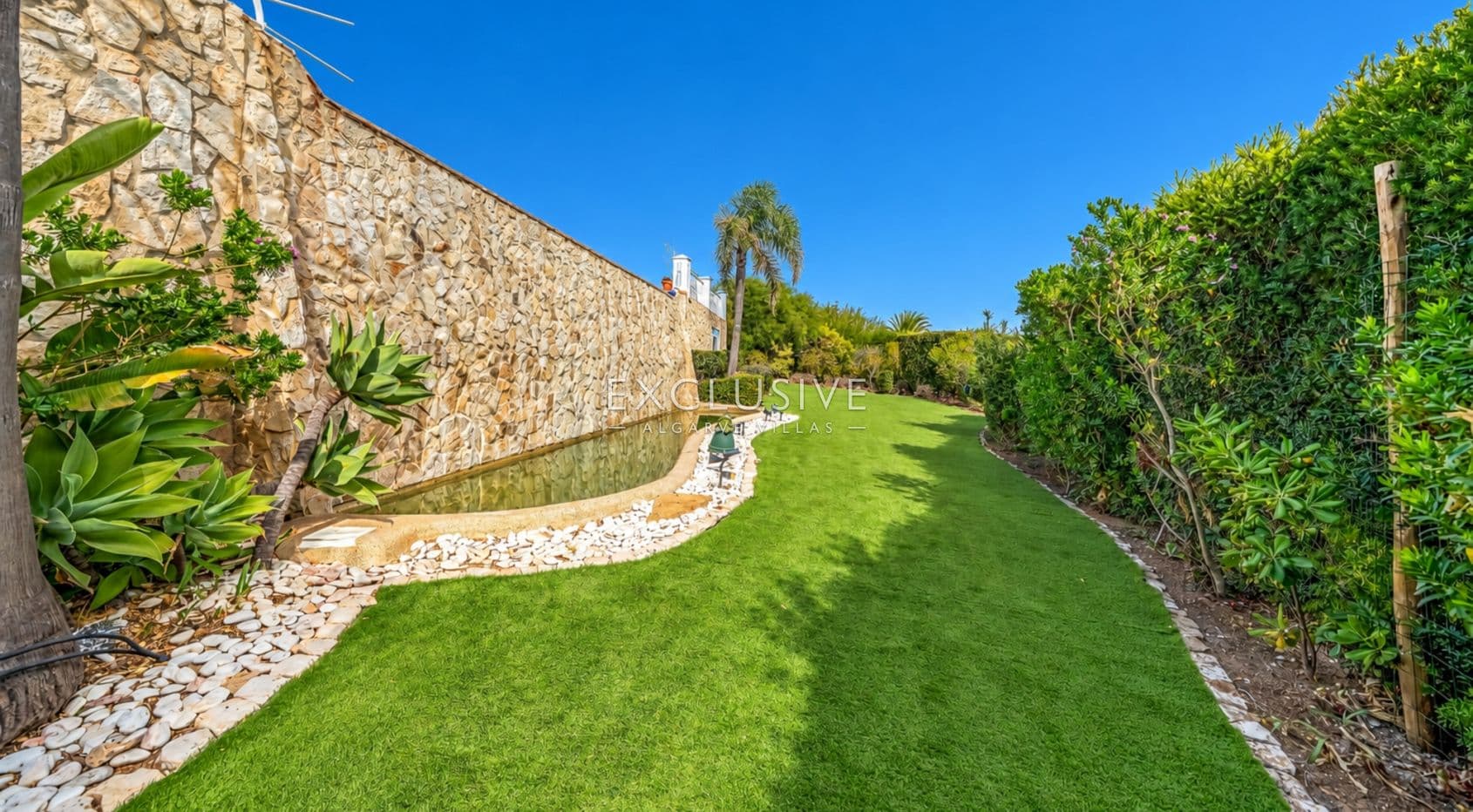 Sea front villa in Praia da Luz, Lagos