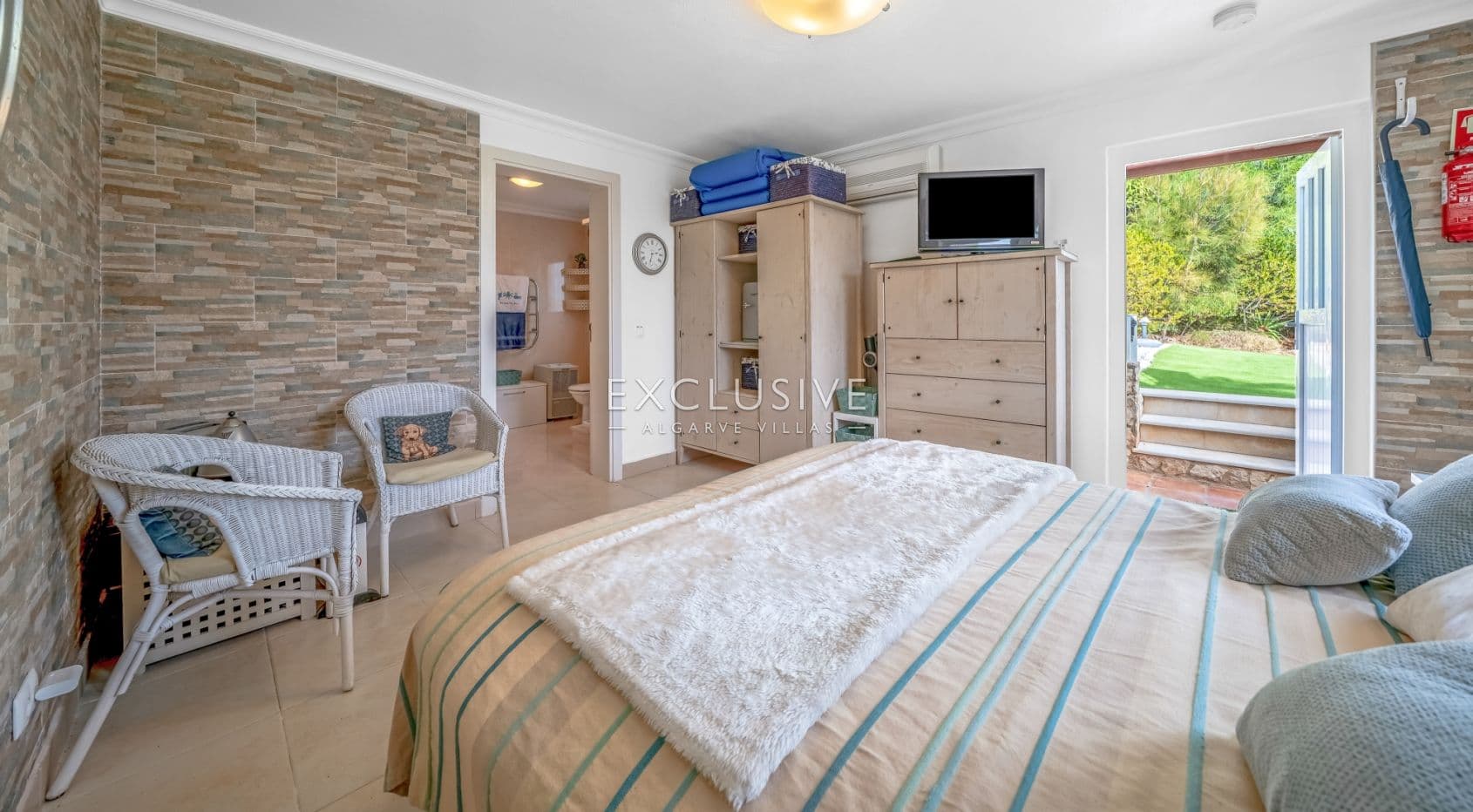 Sea front villa in Praia da Luz, Lagos