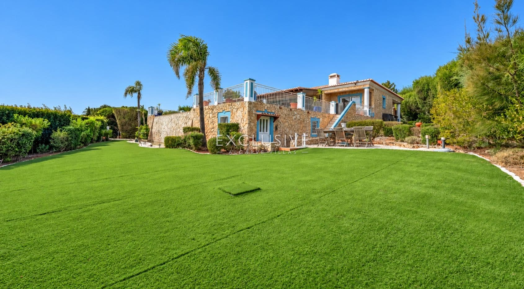 Sea front villa in Praia da Luz, Lagos