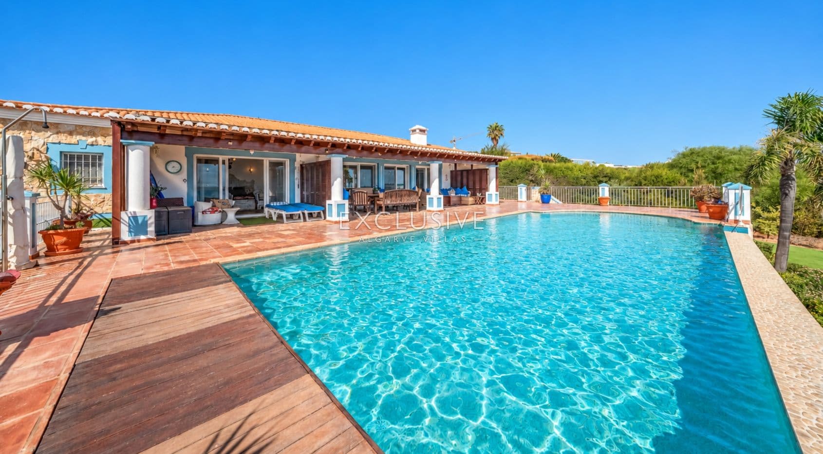 Sea front villa in Praia da Luz, Lagos