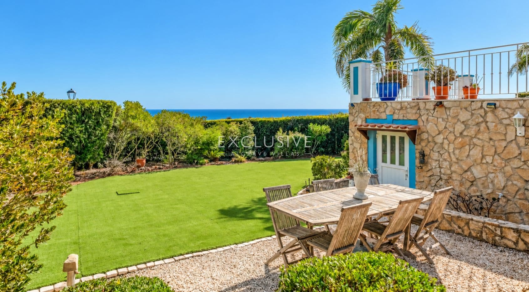 Sea front villa in Praia da Luz, Lagos