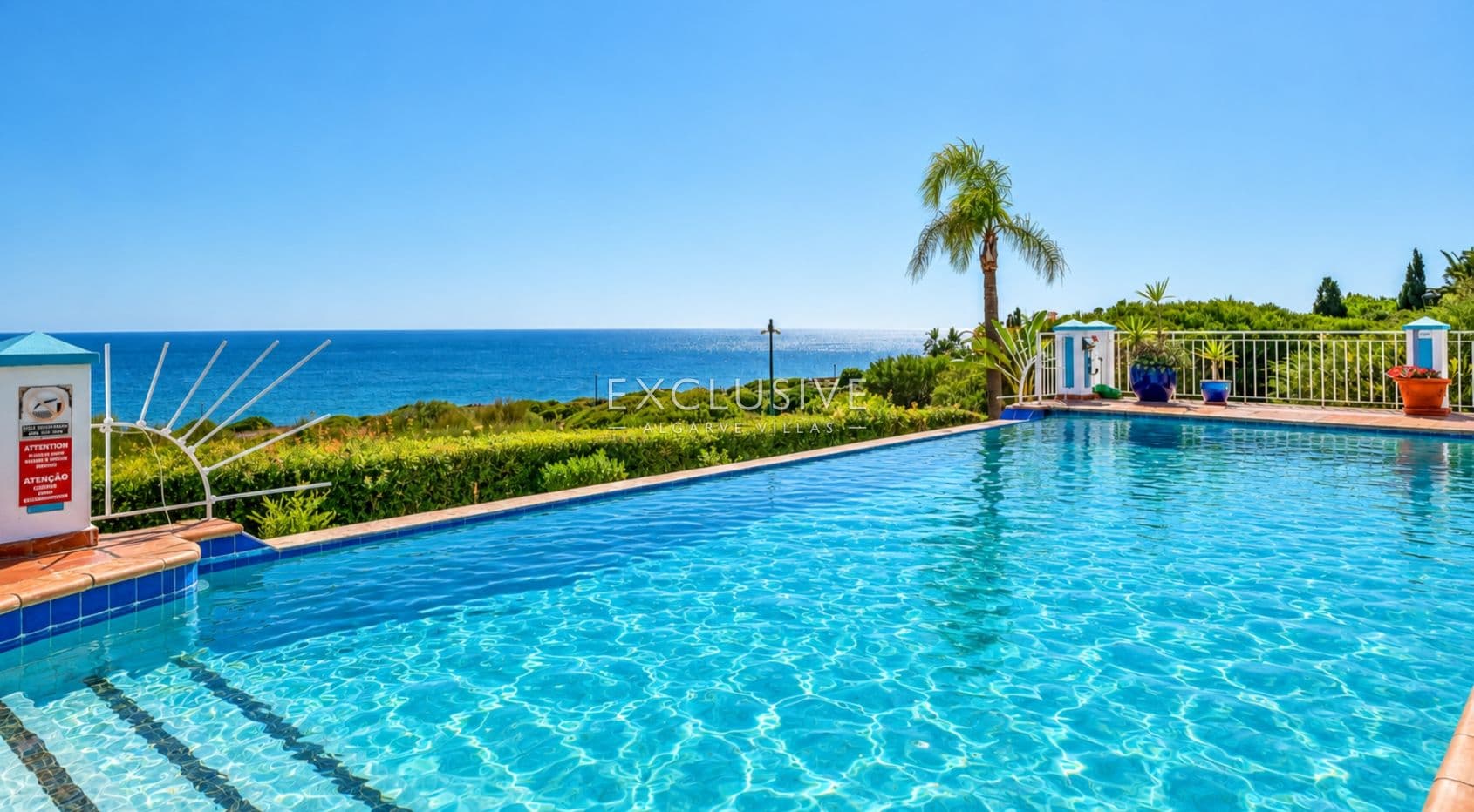 Sea front villa in Praia da Luz, Lagos
