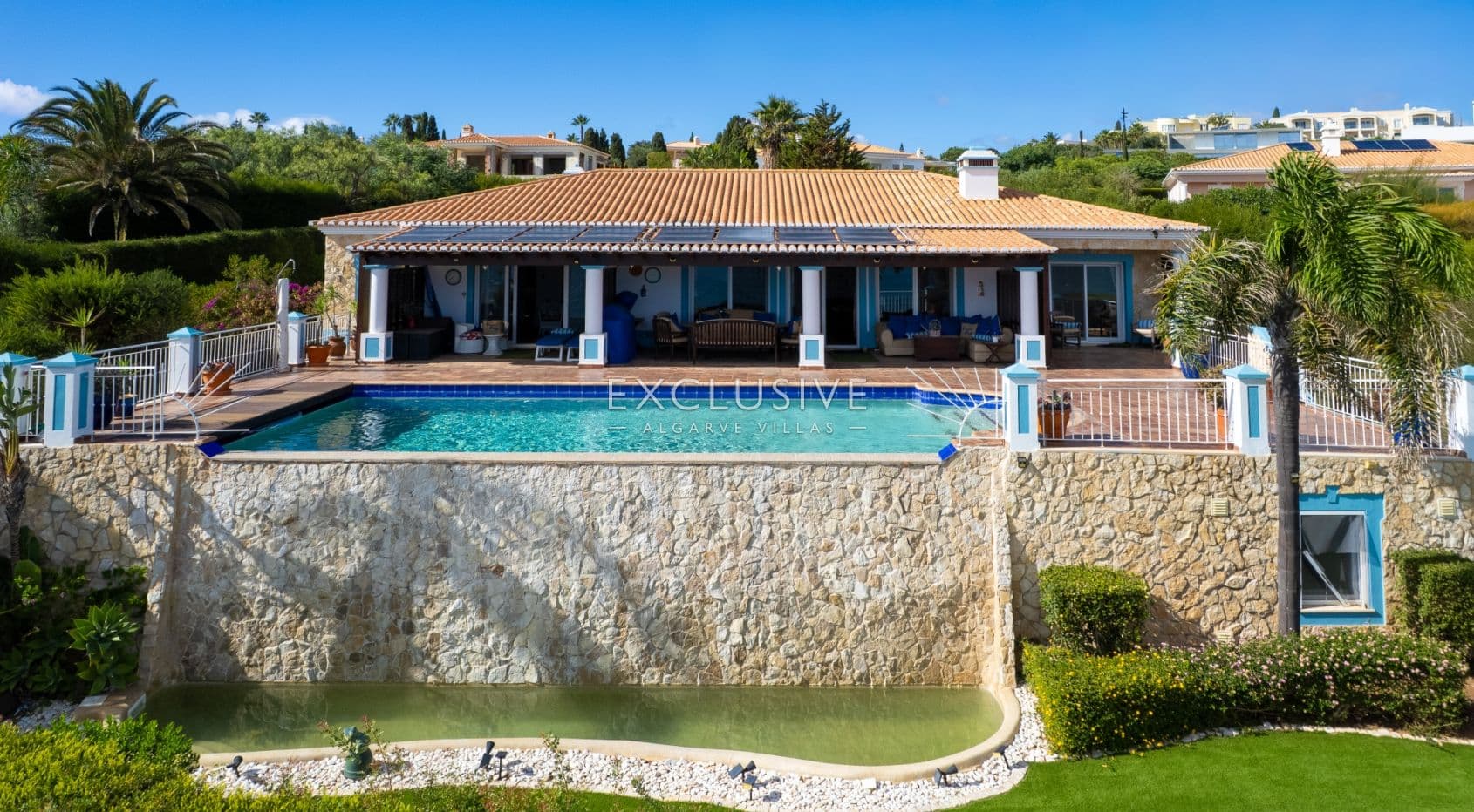 Sea front villa in Praia da Luz, Lagos