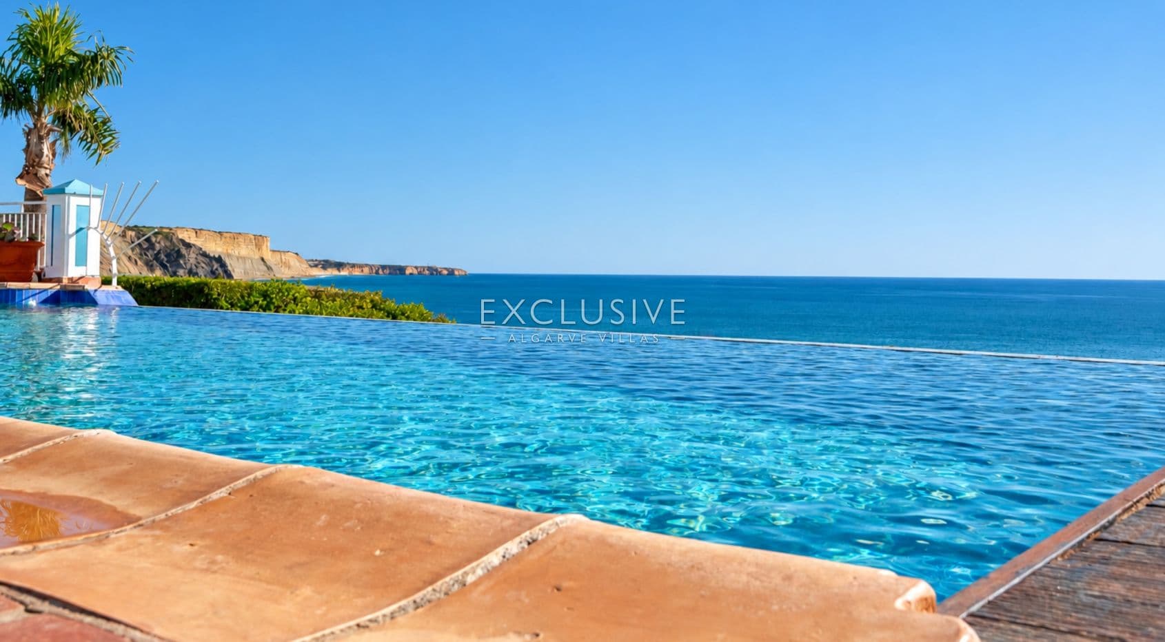 Sea front villa in Praia da Luz, Lagos