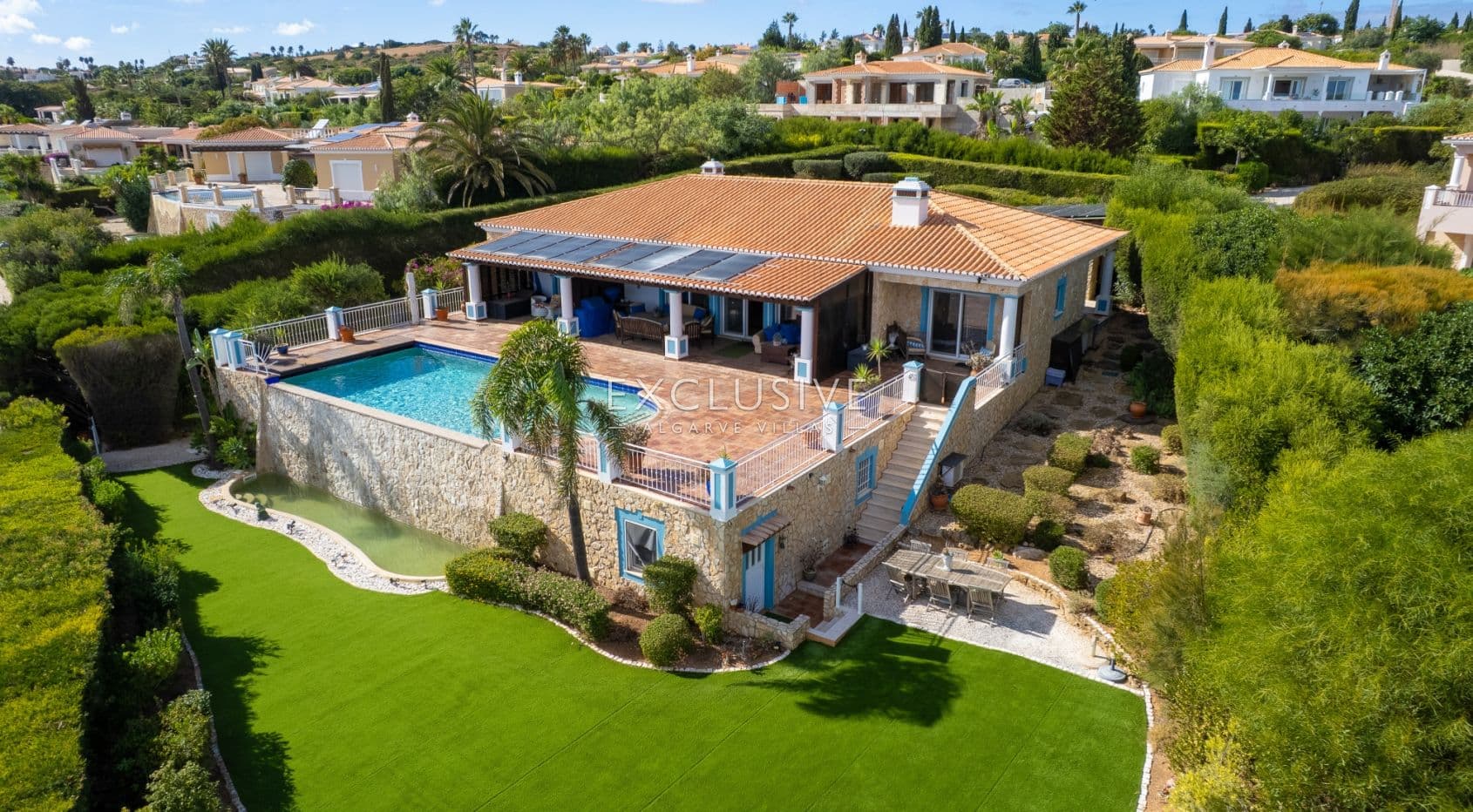 Sea front villa in Praia da Luz, Lagos