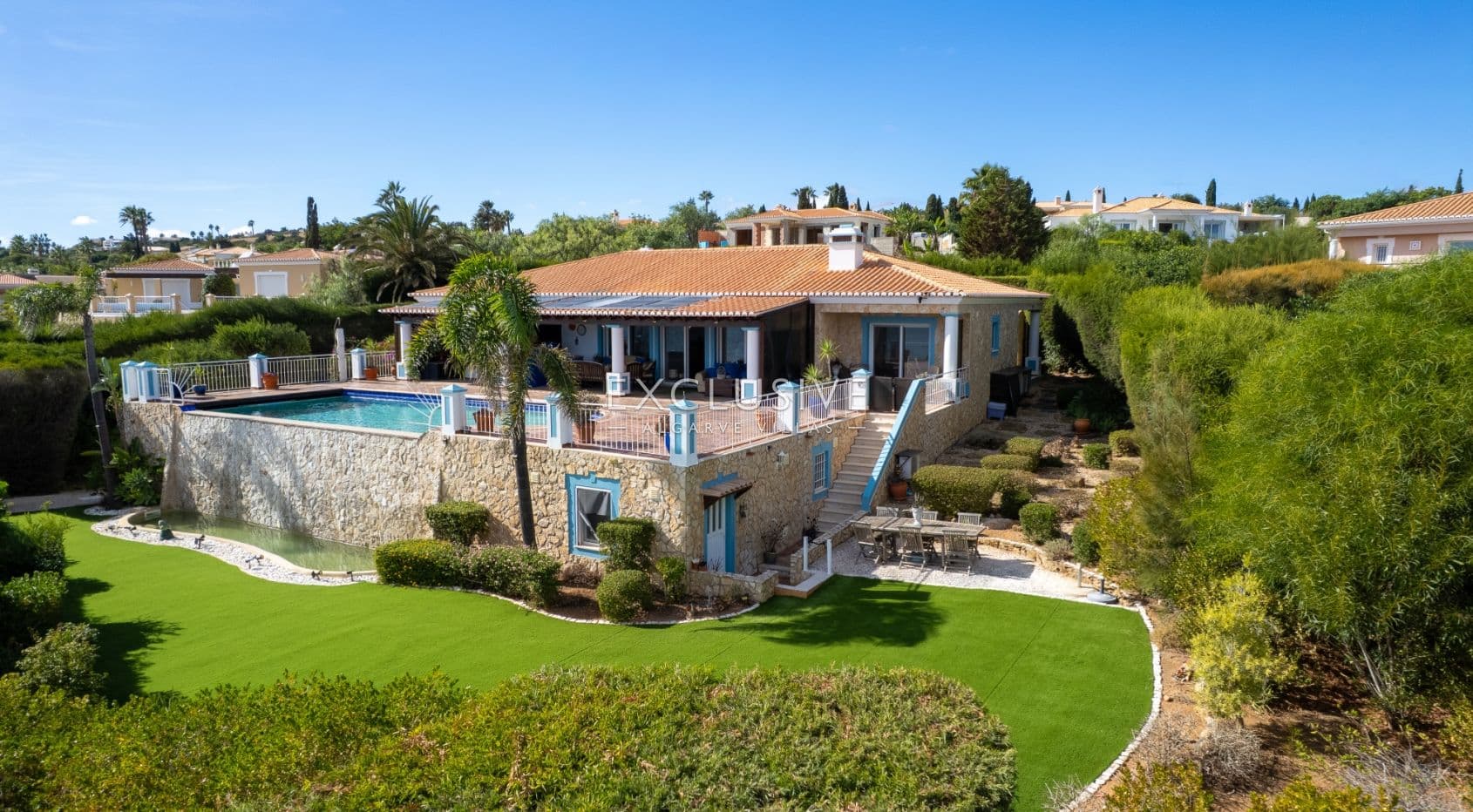 Sea front villa in Praia da Luz, Lagos