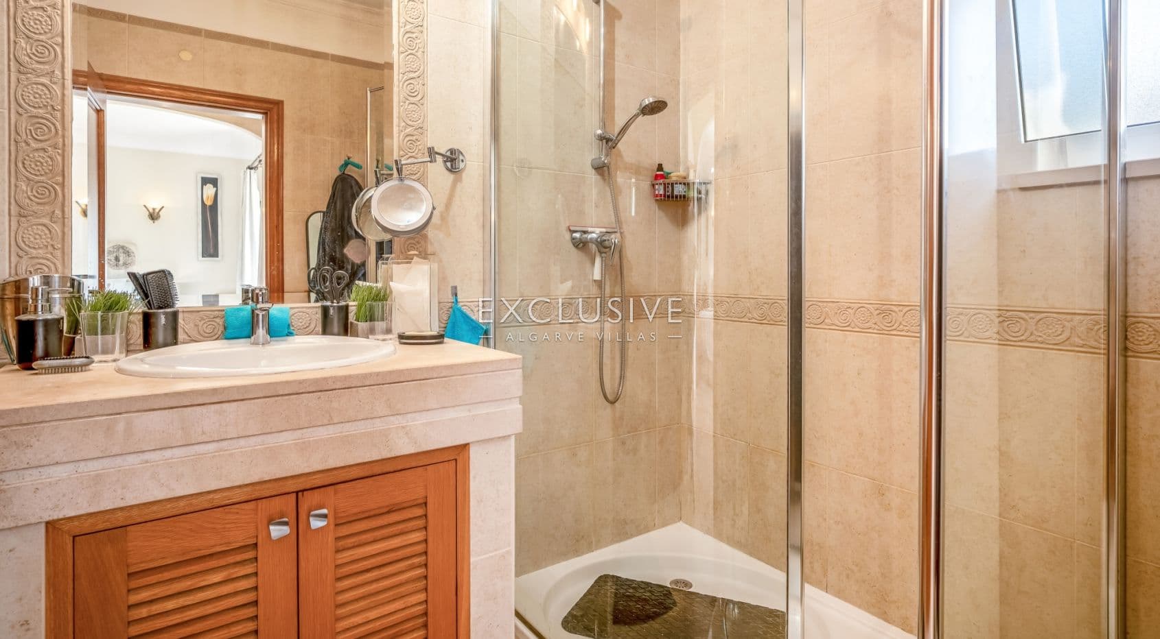 Spacieuse propriété avec vue sur le golf et jardin privé à Boavista, Lagos
