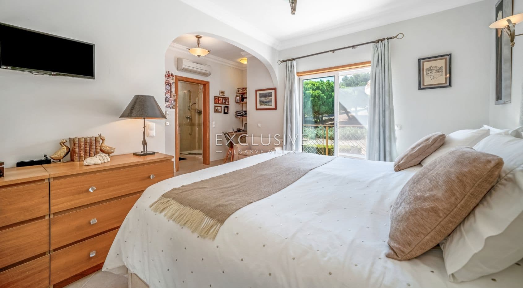 Spacieuse propriété avec vue sur le golf et jardin privé à Boavista, Lagos