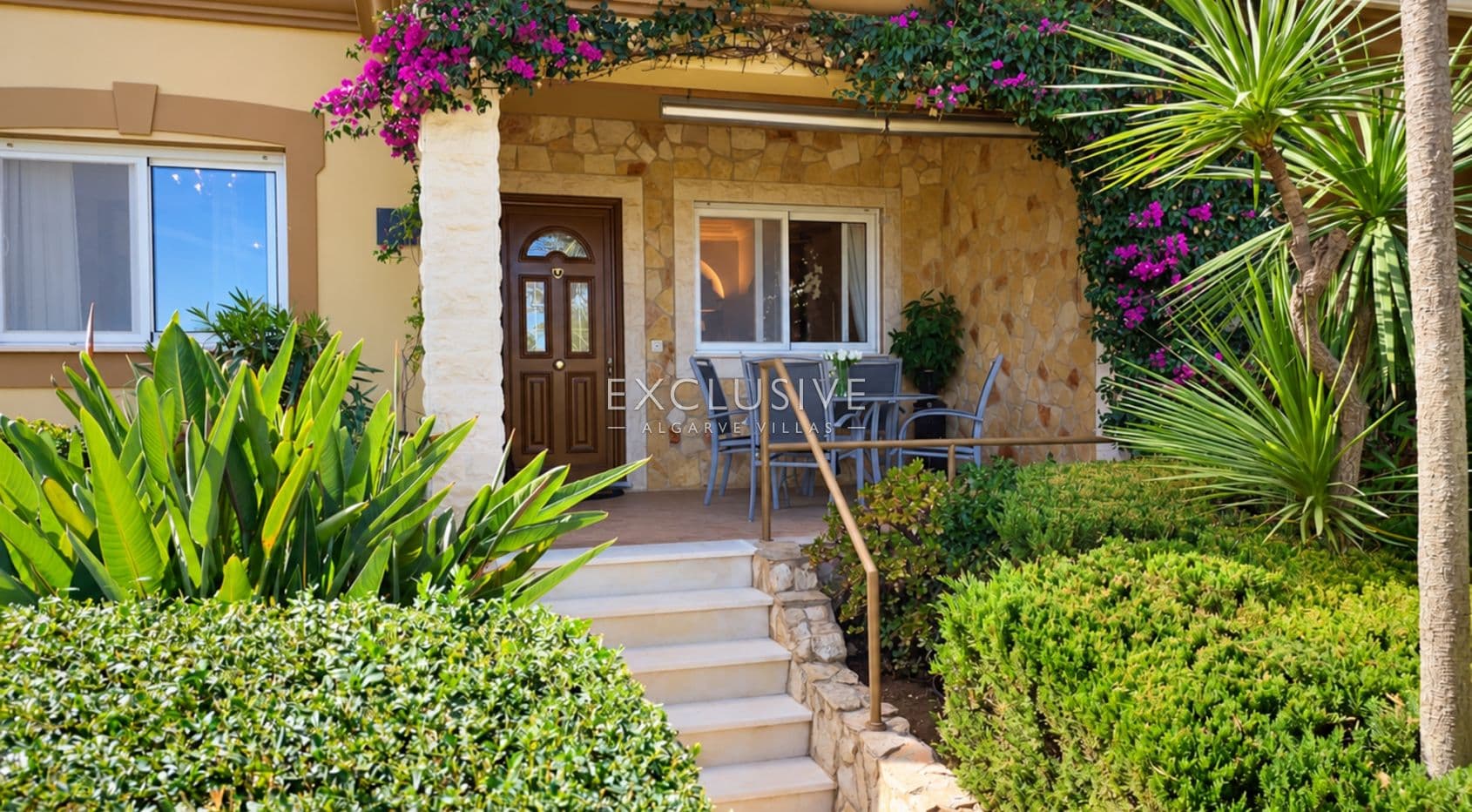 Spacieuse propriété avec vue sur le golf et jardin privé à Boavista, Lagos