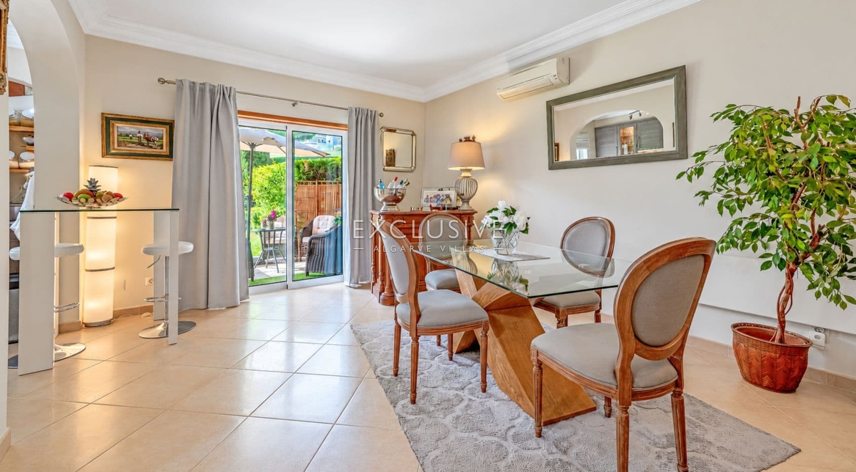 Spacieuse propriété avec vue sur le golf et jardin privé à Boavista, Lagos