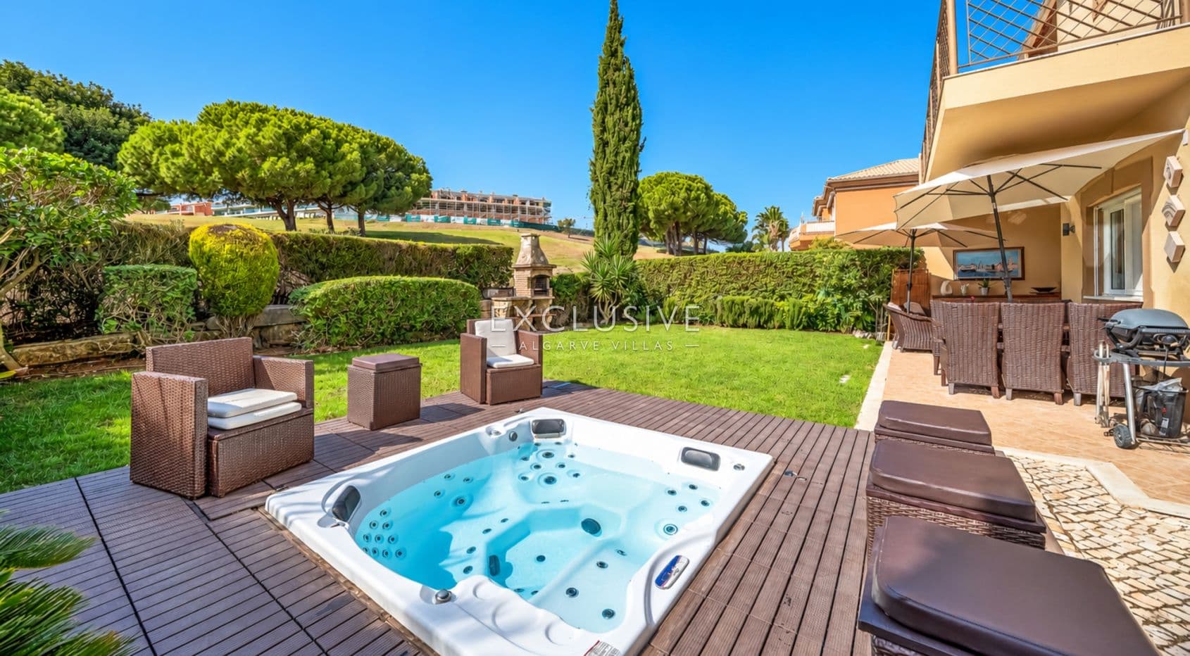 Spacieuse propriété avec vue sur le golf et jardin privé à Boavista, Lagos