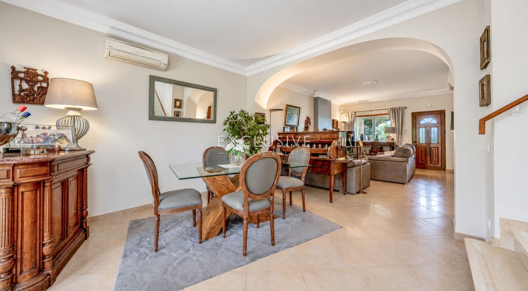 Spacieuse propriété avec vue sur le golf et jardin privé à Boavista, Lagos
