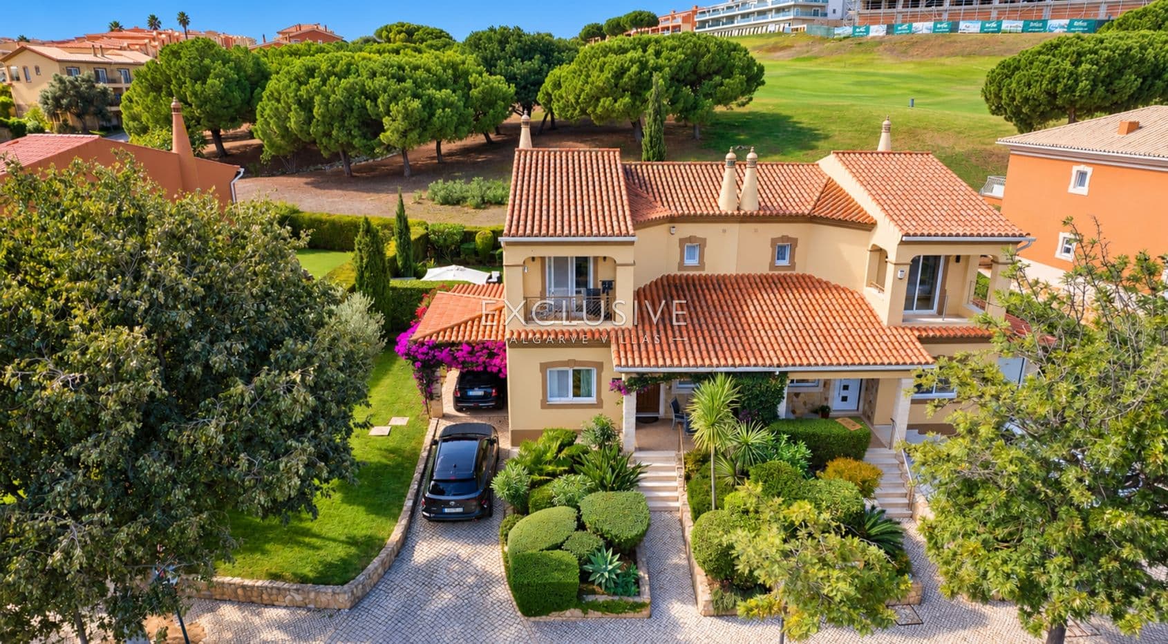 Spacieuse propriété avec vue sur le golf et jardin privé à Boavista, Lagos
