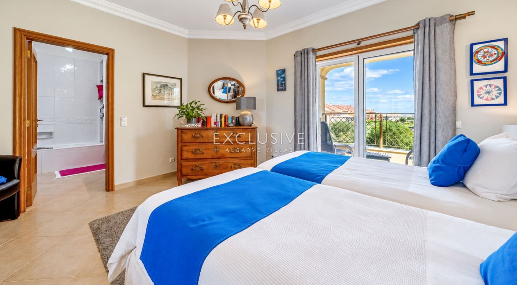 Spacieuse propriété avec vue sur le golf et jardin privé à Boavista, Lagos