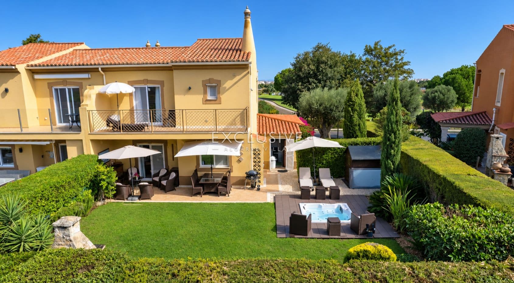 Spacieuse propriété avec vue sur le golf et jardin privé à Boavista, Lagos