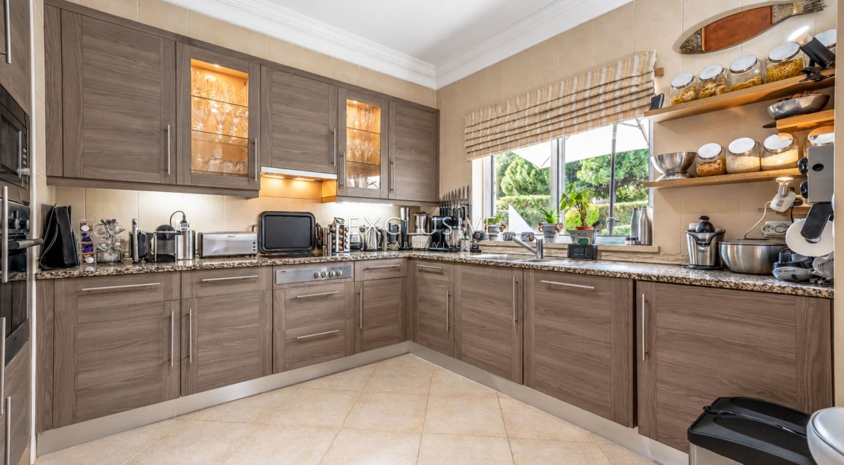 Spacieuse propriété avec vue sur le golf et jardin privé à Boavista, Lagos