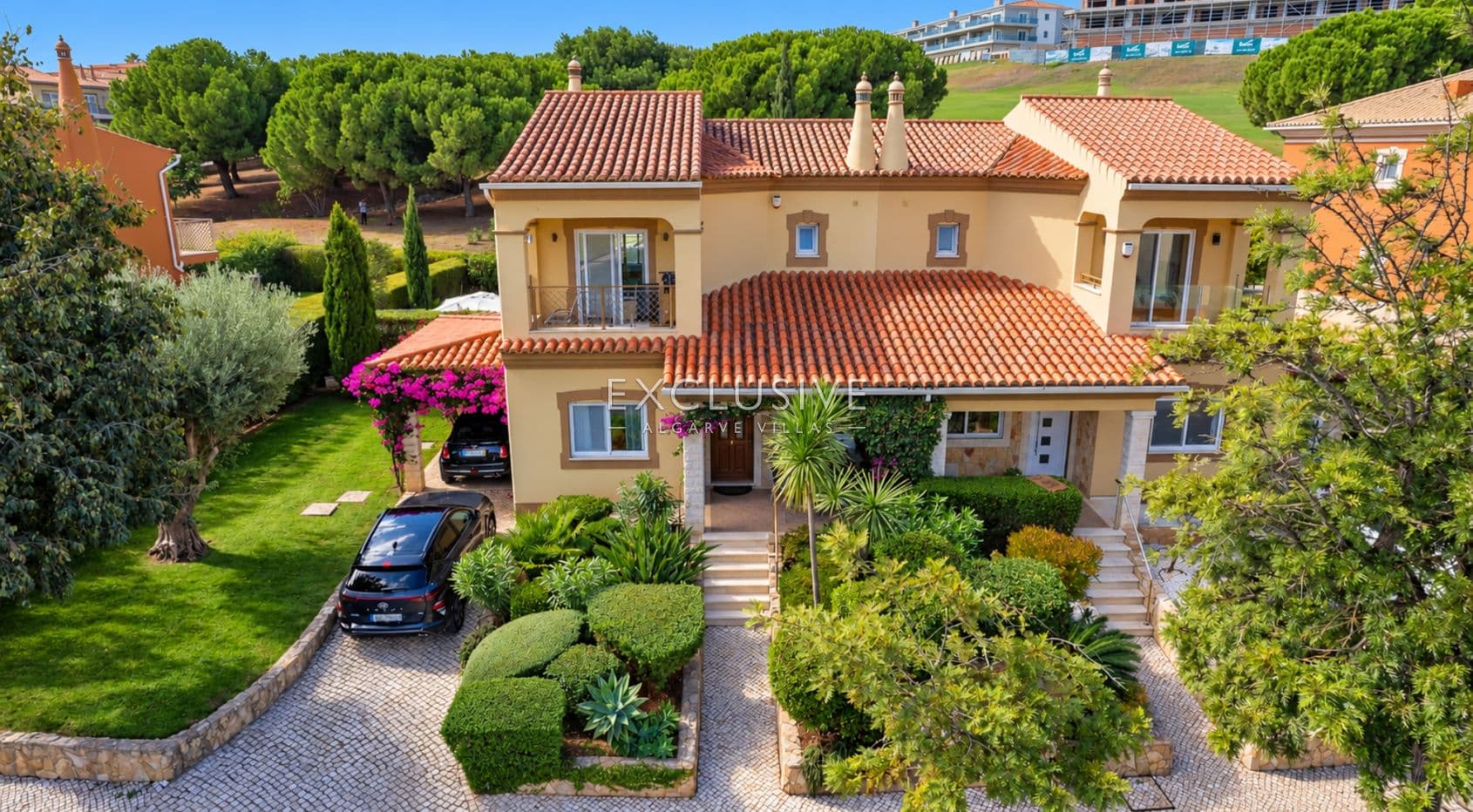 Spacieuse propriété avec vue sur le golf et jardin privé à Boavista, Lagos